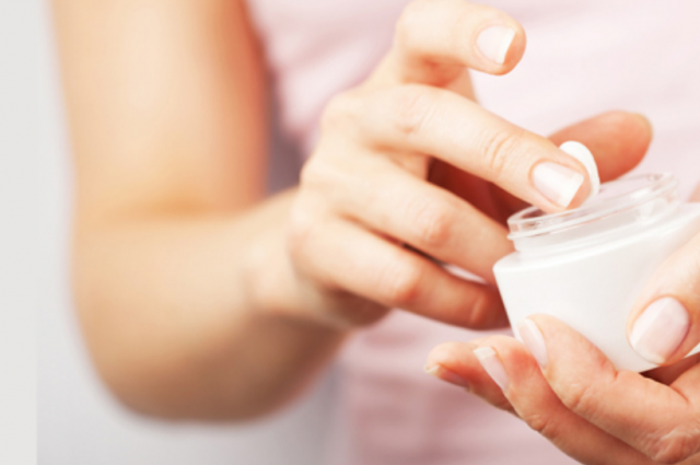 Petroleum jelly,complications and risks