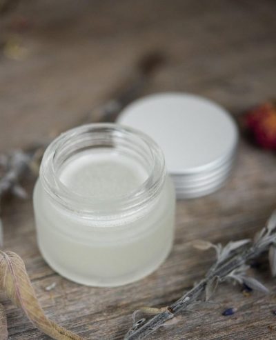 Effect of hydrocarbons on petroleum jelly