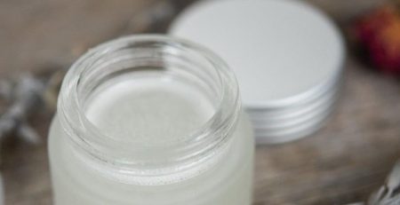Effect of hydrocarbons on petroleum jelly